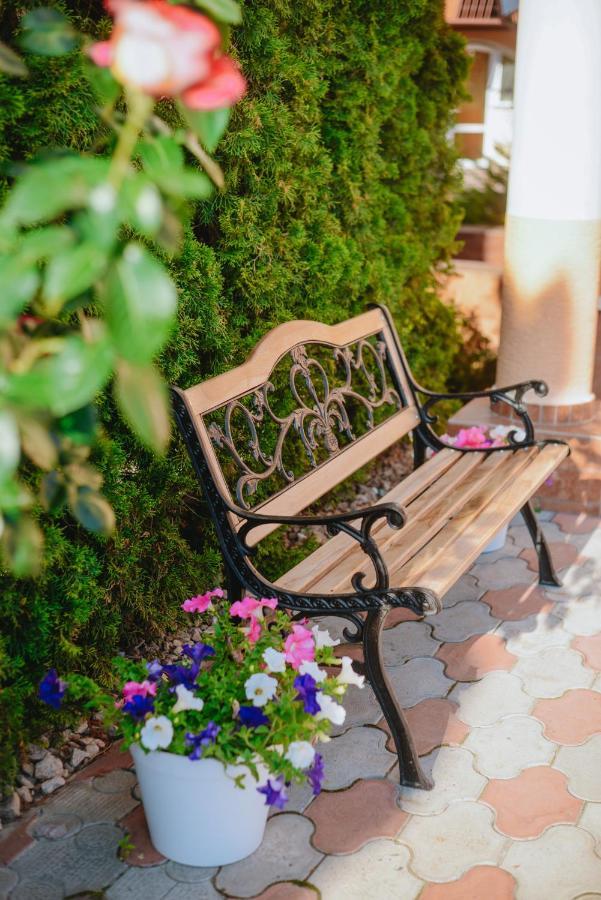 U Anity Hotel Uzhhorod Luaran gambar