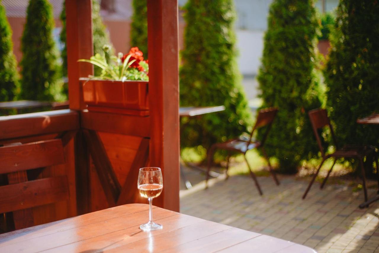 U Anity Hotel Uzhhorod Luaran gambar