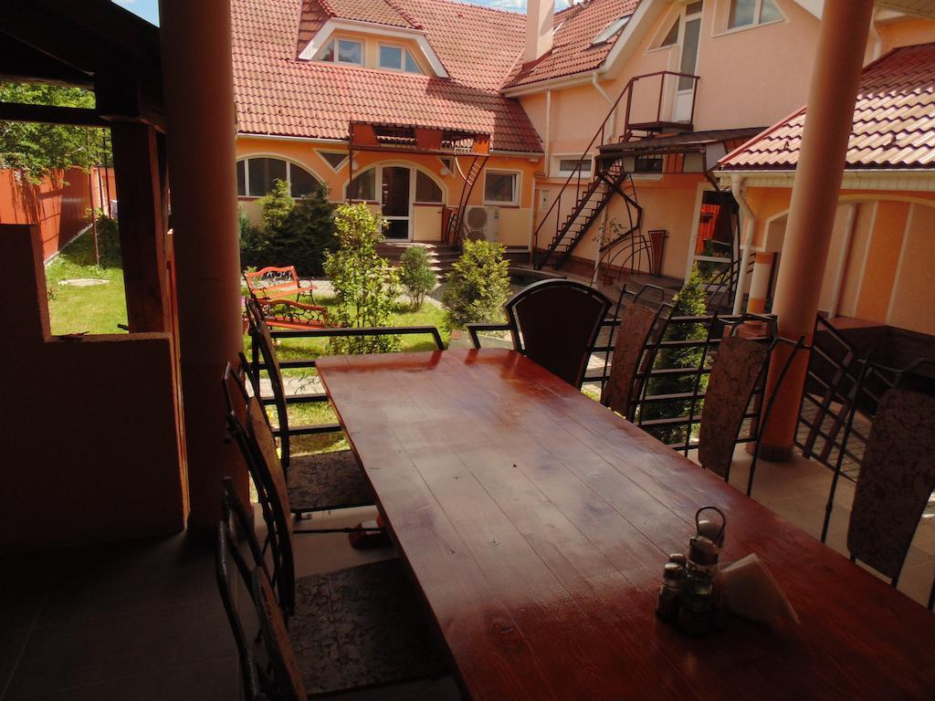U Anity Hotel Uzhhorod Luaran gambar