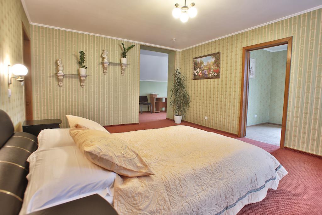 U Anity Hotel Uzhhorod Luaran gambar
